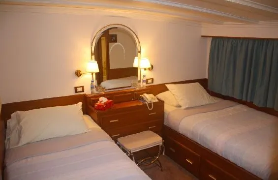 Classic Motor Yacht Lady Hoo Cabin
