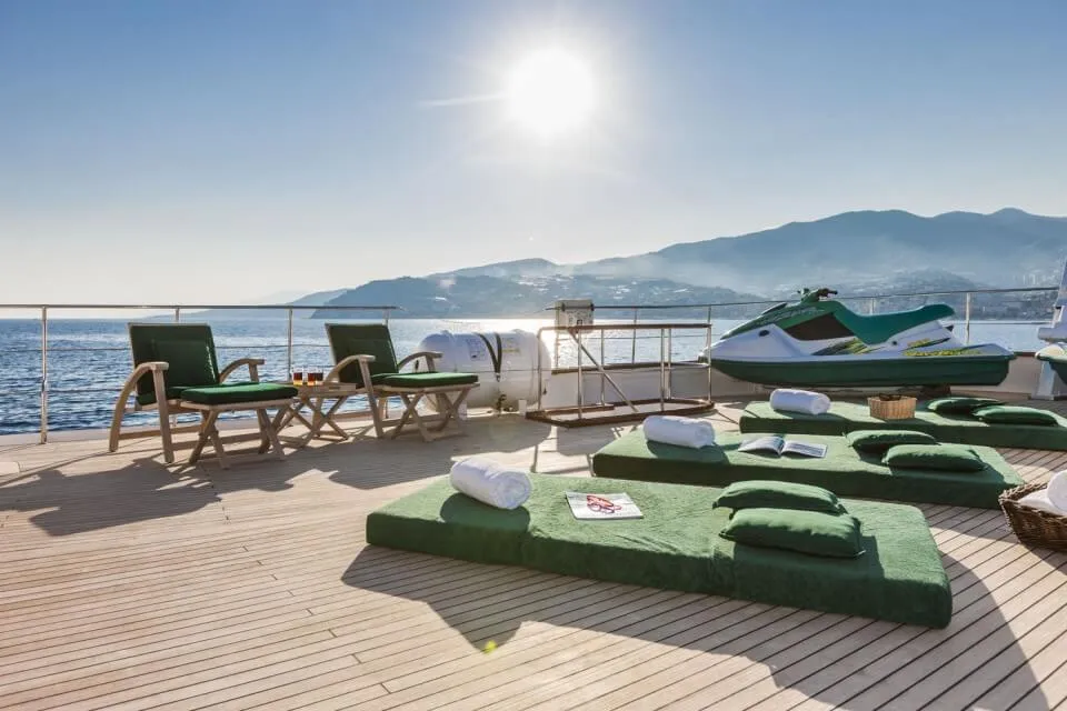 Classic Motor Yacht South Paw C Sundeck
