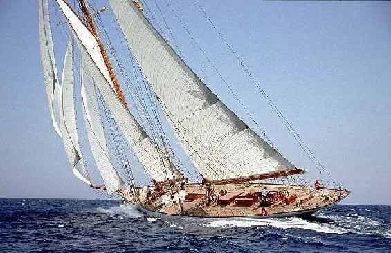 Classic Sailing Yacht Eleonora Cruising