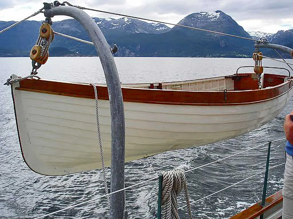 Halcyon Classic Yacht For Sale - Tender