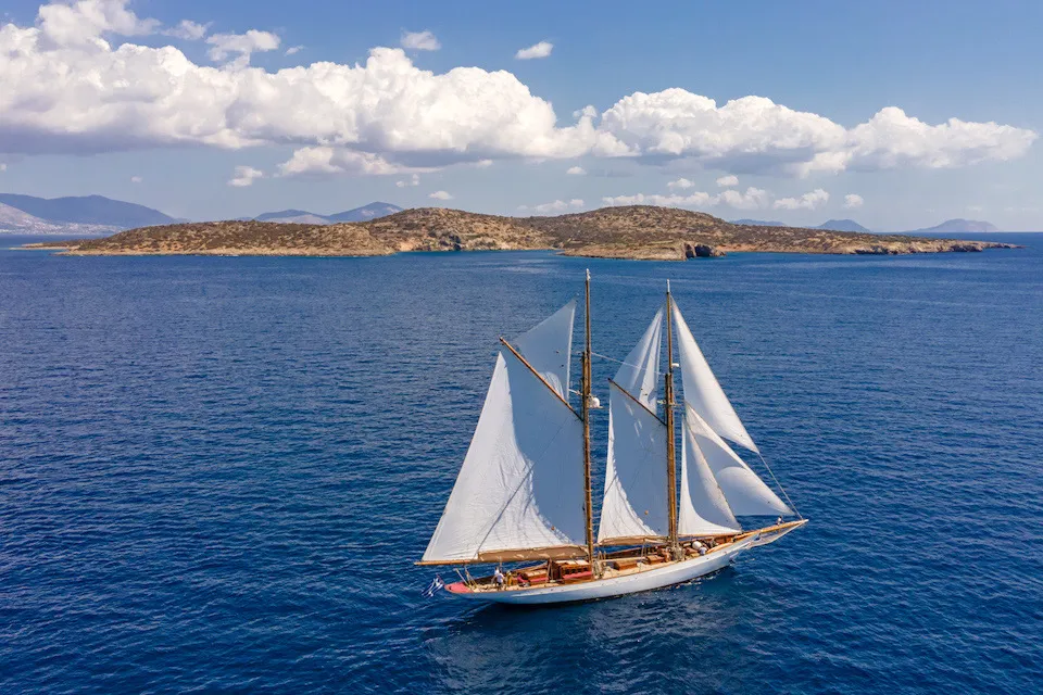 SY Aello Full Sails (5)
