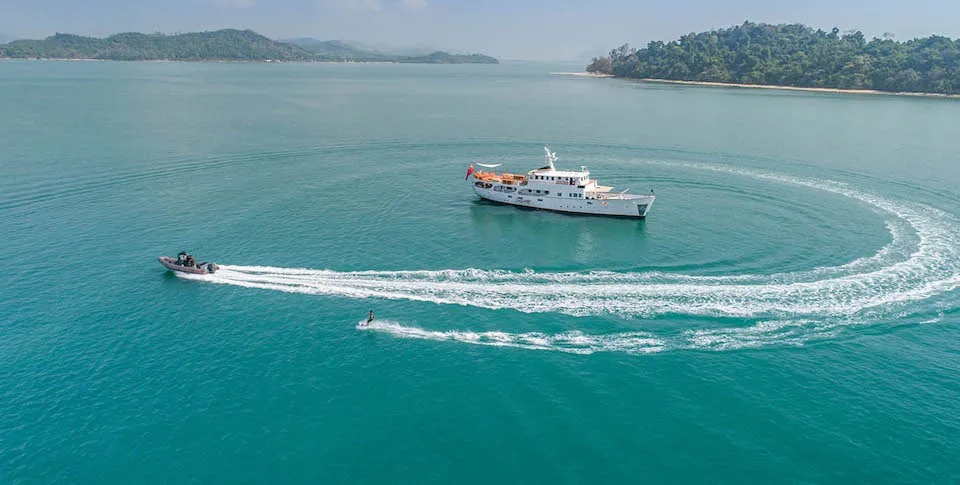 Camara C, classic motor yacht built 1961