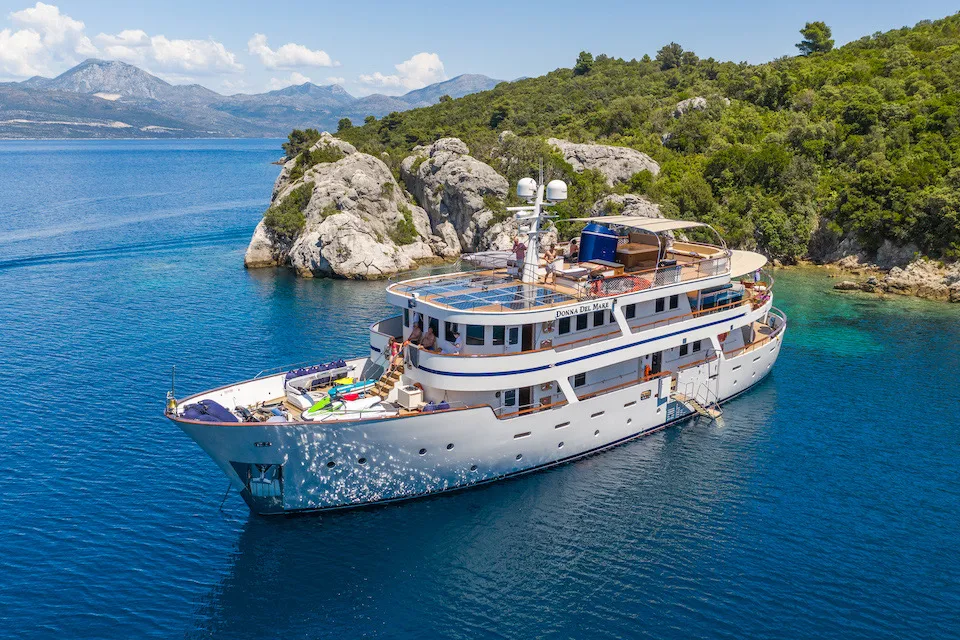 Donna Del Mare for Charter