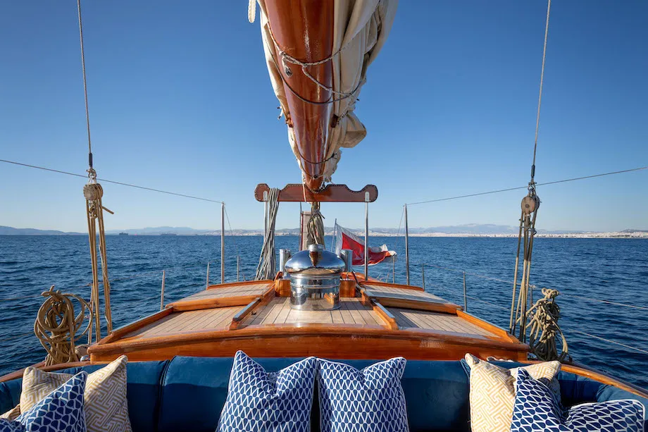 weatherbird--sailing--open-deck (2)