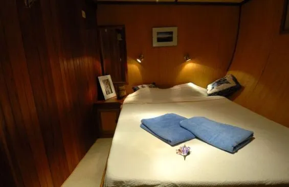 Classic Sailing Yacht Raja Laut Cabin