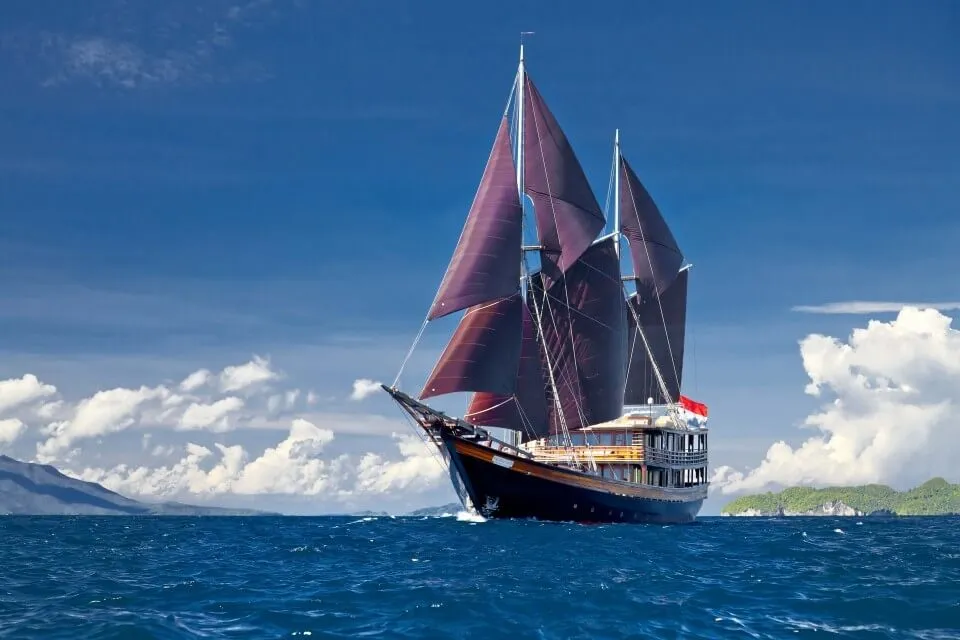 Dunia Baru, modern classic sailing yacht built 2014