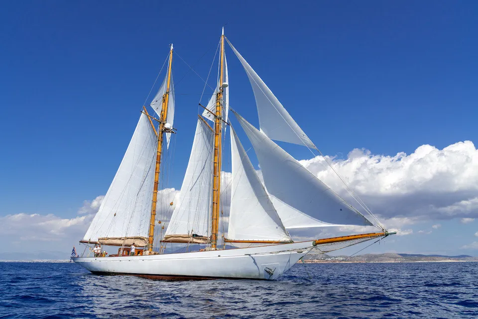 SY Aello Full Sails