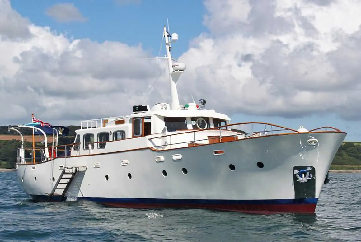 Caramba Classic Yacht For Sale - Starboard quarter