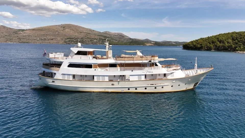 La Perla, motor yacht built 1976