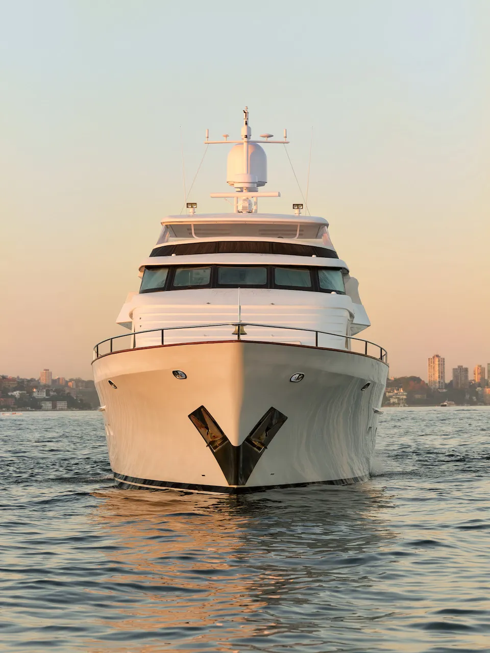 Sea Raes, motor yacht built 1996