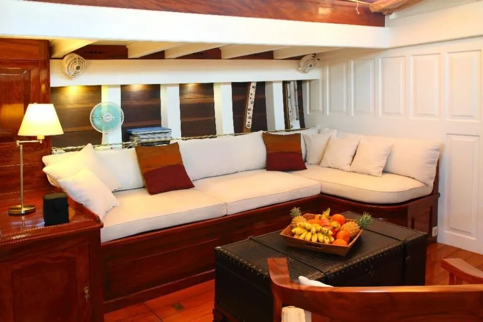 Classic Sailing Yacht Aventure Saloon