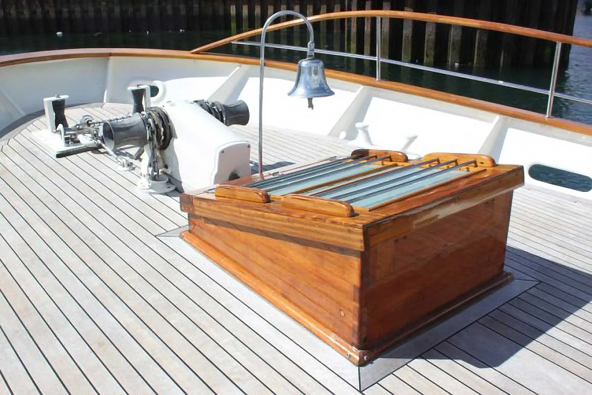 Caramba Classic Yacht For Sale - Windlass