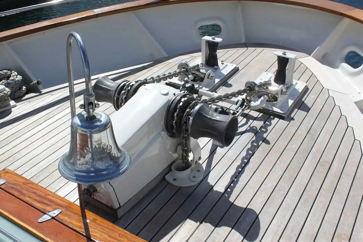 Caramba Classic Yacht For Sale - Windlass