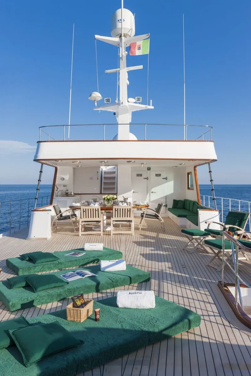 Classic Motor Yacht South Paw C Sundeck