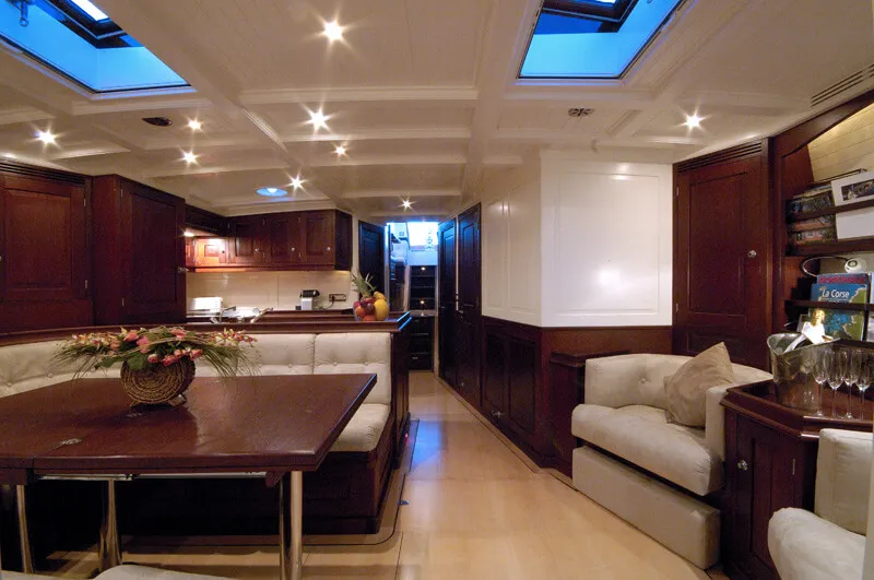 Classic Sailing Yacht Aurelius Saloon