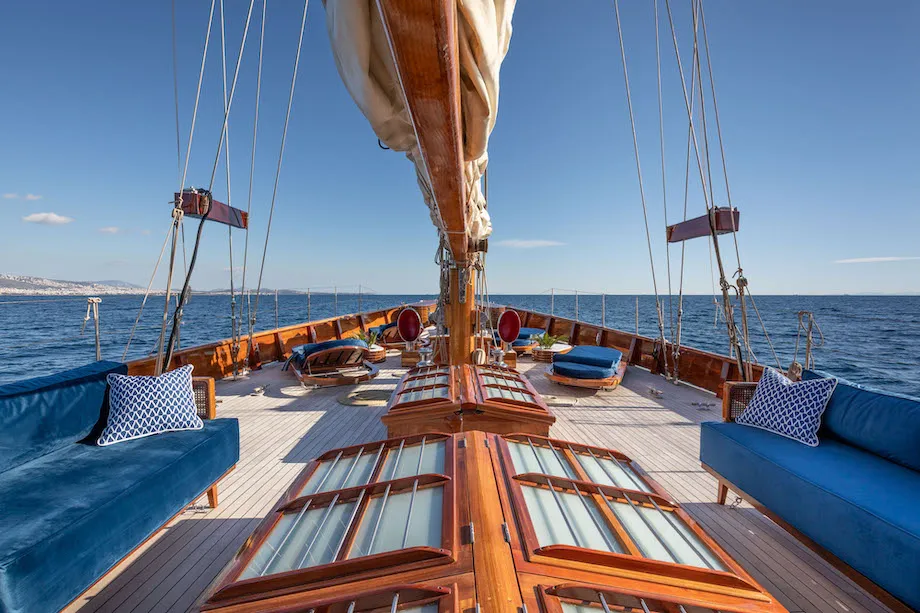 weatherbird--sailing--open-deck (1)