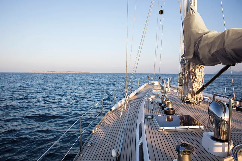 Cylos II, modern classic sailing yacht built 1984