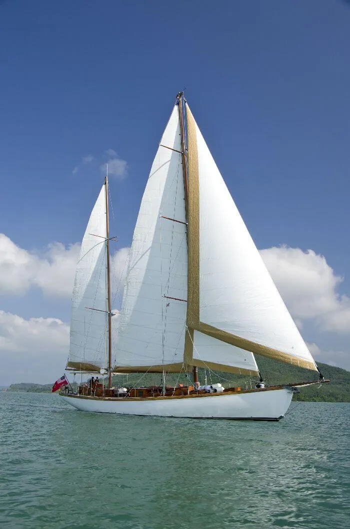 Classic Sailing Yacht Aventure Sailing