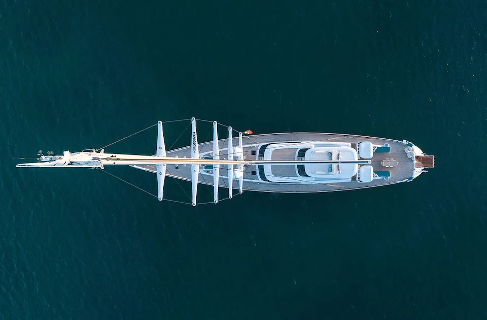 Hyperion, modern classic sailing yacht built 1998