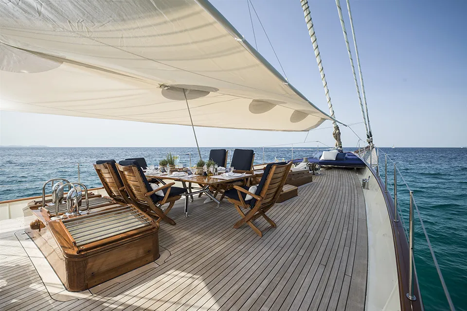 Alexa of London, modern classic sailing yacht built 1992