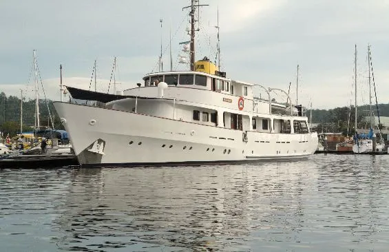 Classic Motor Yacht Lady Hoo On Pontoon