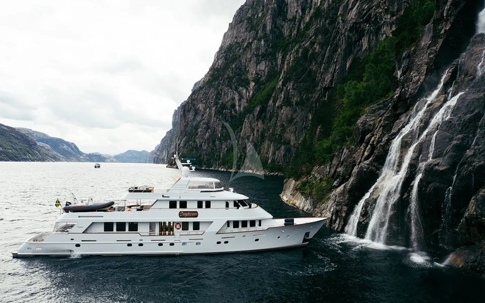classic motor yacht daydream external side profile