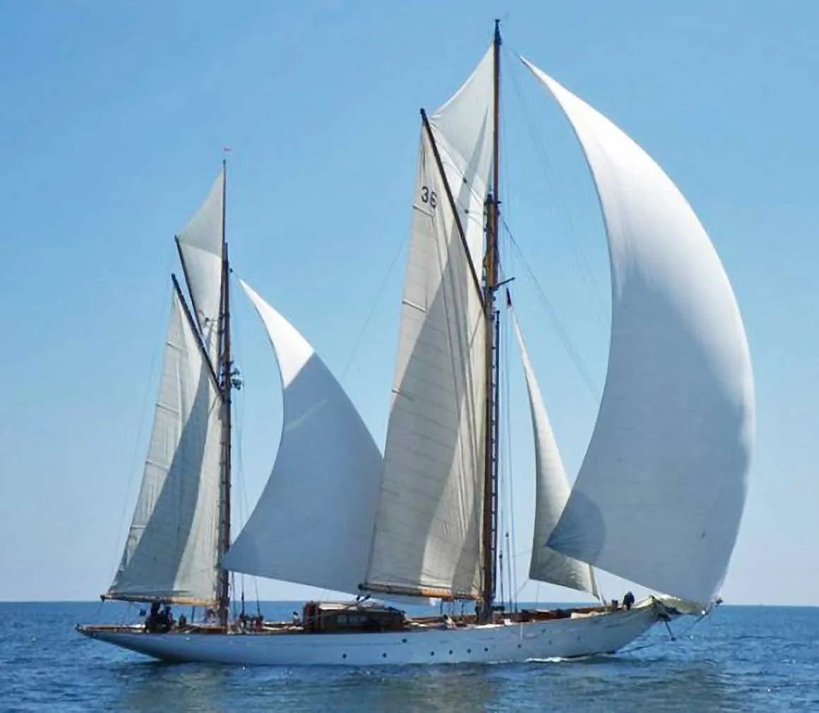 Thendara Classic Yacht For Sale - Under Sail