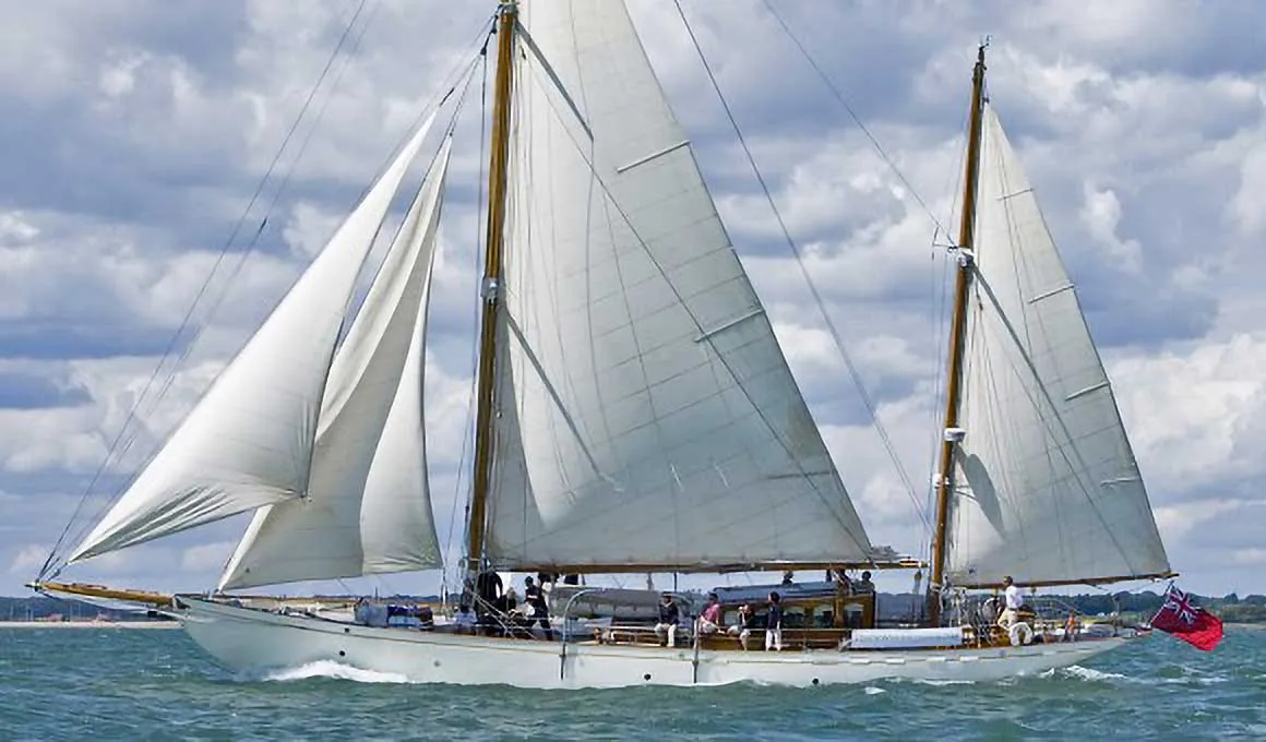 Halcyon Classic Yacht For Sale - Under Sail